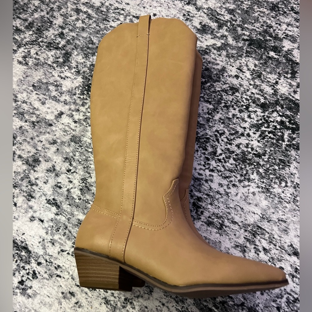 NWT Tan Women's Cowboy Boots Universal Thread